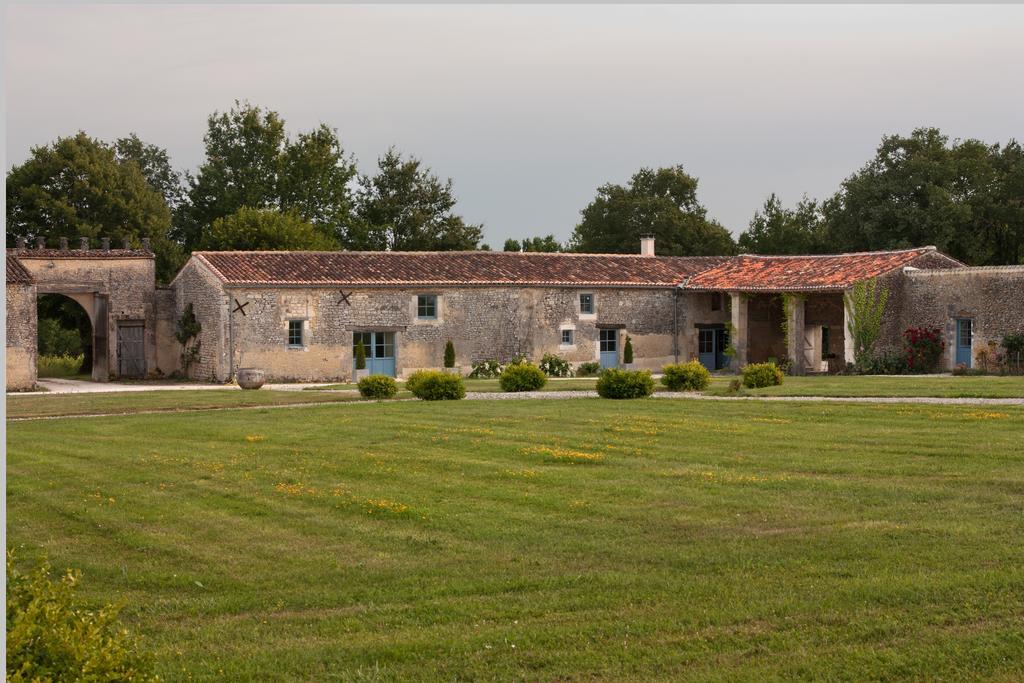 Chambres D'Hotes Logis De L'Astree Saint-Bris-des-Bois Kültér fotó